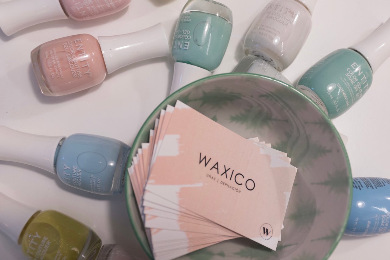 Identidad de Waxico entre esmaltes en tonos pastel